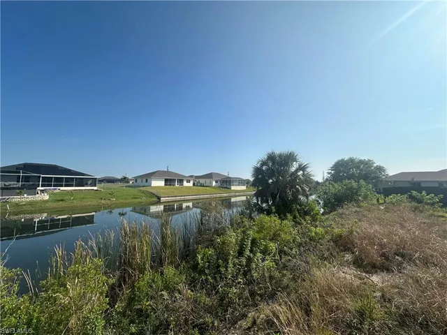 307 NE 19th TER, CAPE CORAL FL 33909