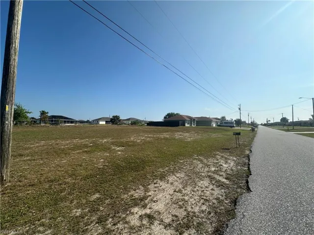 307 NE 19th TER, CAPE CORAL FL 33909