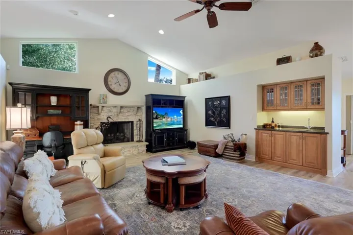 Lives Like a Model- Super Cozy Leather Furnishings that Recline, Plush Over Sized Area Rug- GREAT Lighting