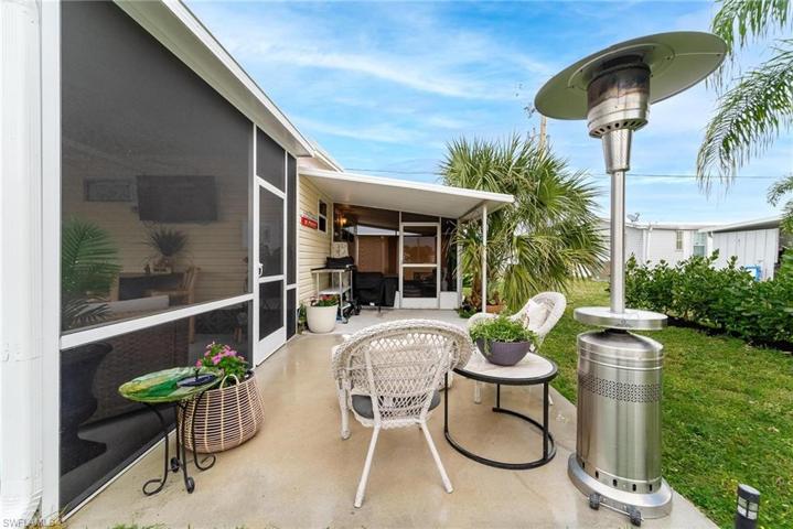 925  Lazy  LN, North Fort Myers, FL 33917