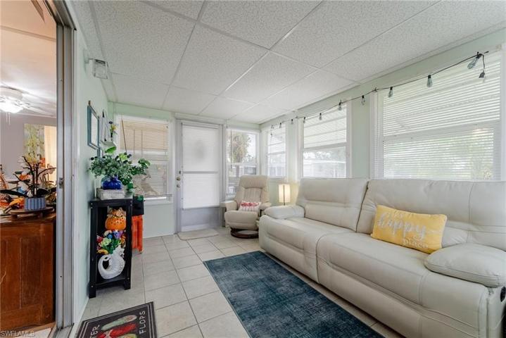 925  Lazy  LN, North Fort Myers, FL 33917