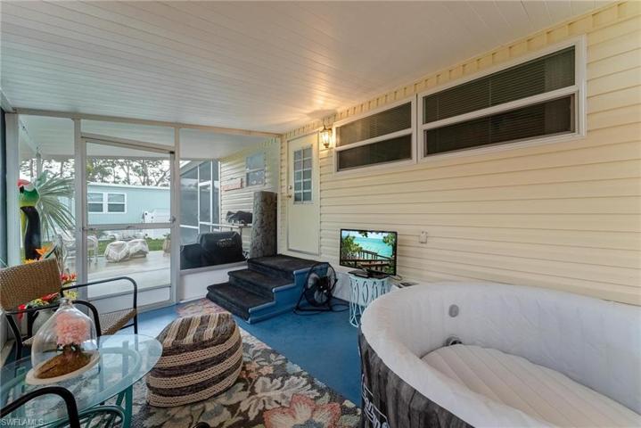 925  Lazy  LN, North Fort Myers, FL 33917