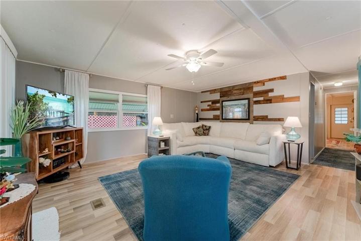 925  Lazy  LN, North Fort Myers, FL 33917