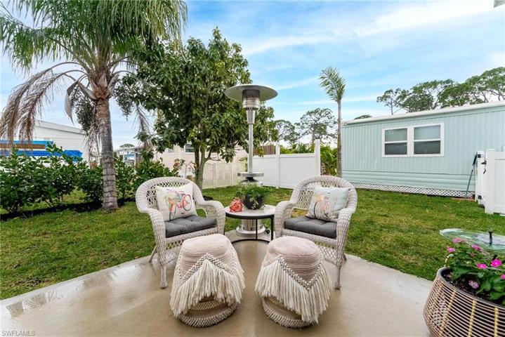 925  Lazy  LN, North Fort Myers, FL 33917