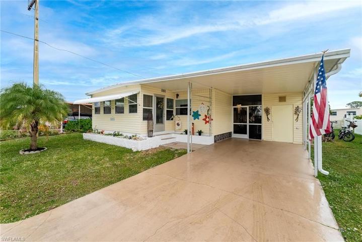 925  Lazy  LN, North Fort Myers, FL 33917