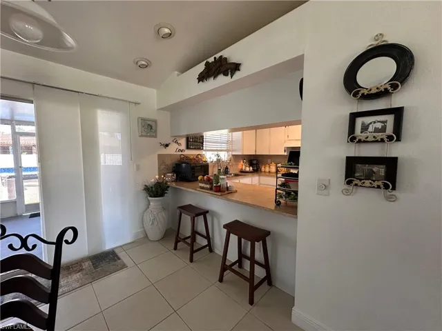 Kitchen peninsula/Breakf