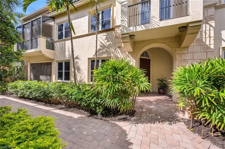 The front entry into your new Grey Oaks residence...welcome home to a wonderful community!