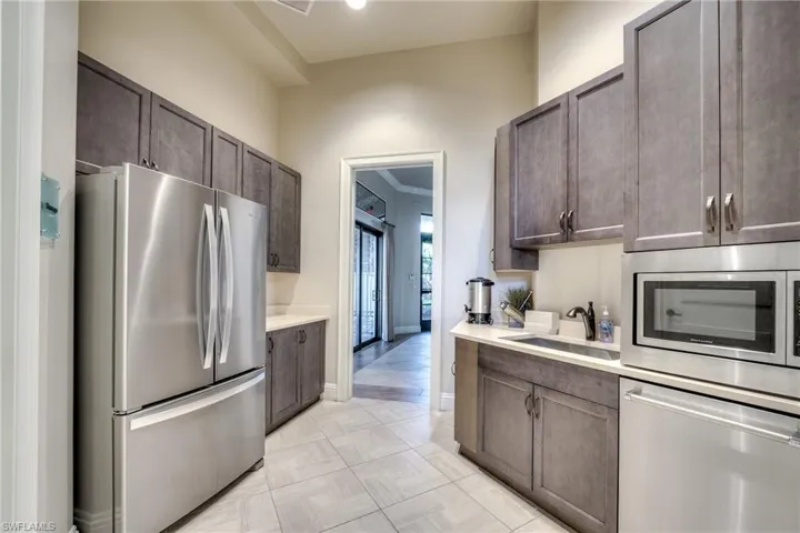 9272  Shadow Oak  LN, Naples, FL 34120