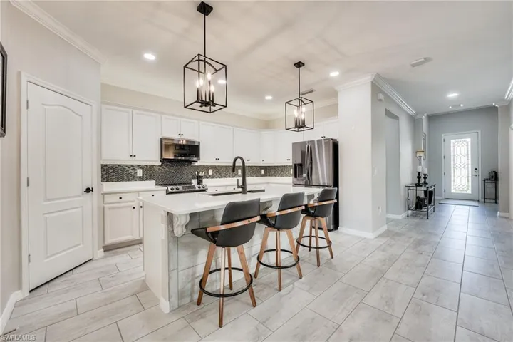 9272  Shadow Oak  LN, Naples, FL 34120