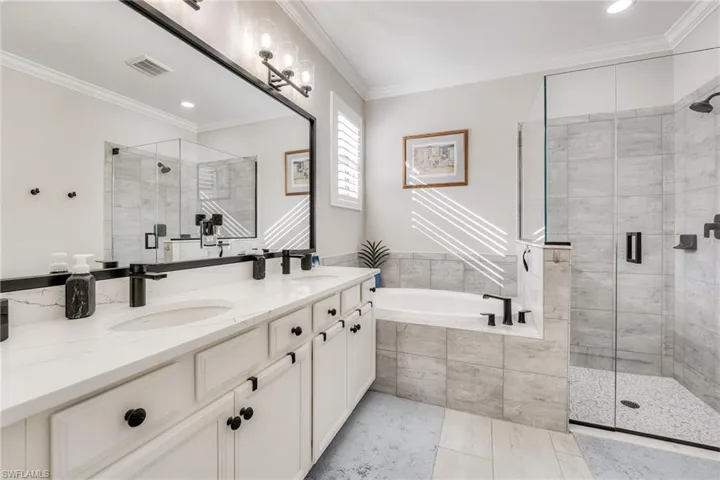 9272  Shadow Oak  LN, Naples, FL 34120