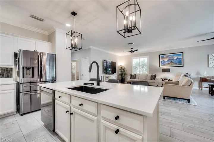 9272  Shadow Oak  LN, Naples, FL 34120