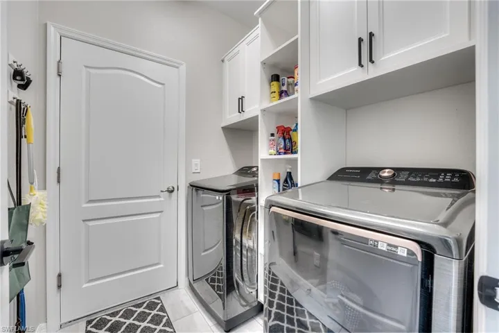 9272  Shadow Oak  LN, Naples, FL 34120