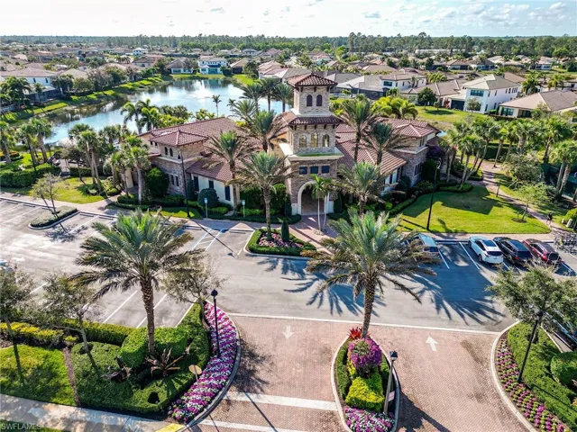 9272  Shadow Oak  LN, Naples, FL 34120