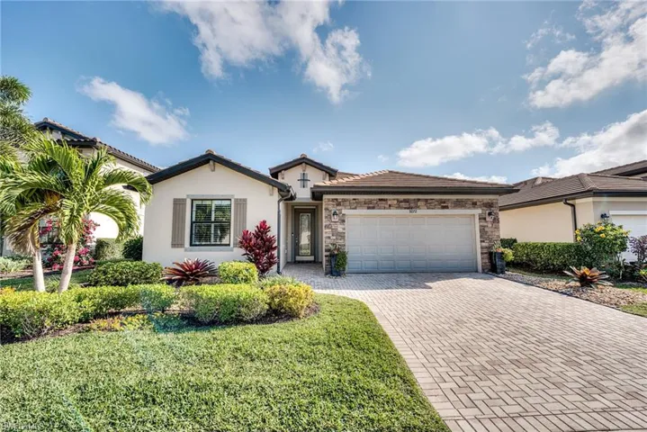 9272  Shadow Oak  LN, Naples, FL 34120