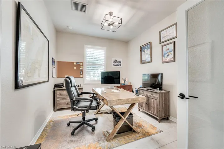 9272  Shadow Oak  LN, Naples, FL 34120