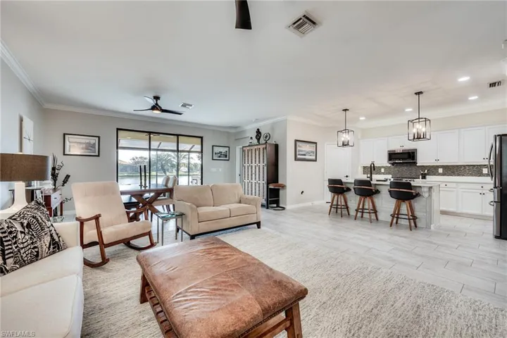 9272  Shadow Oak  LN, Naples, FL 34120
