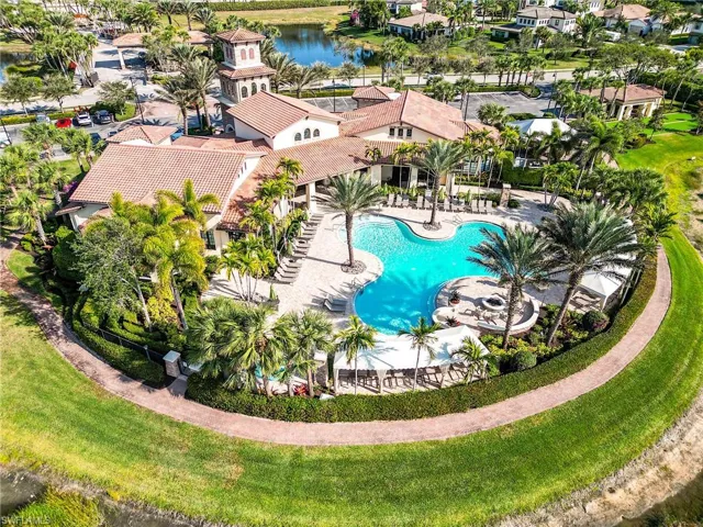 9272  Shadow Oak  LN, Naples, FL 34120