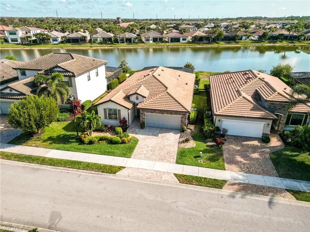9272  Shadow Oak  LN, Naples, FL 34120