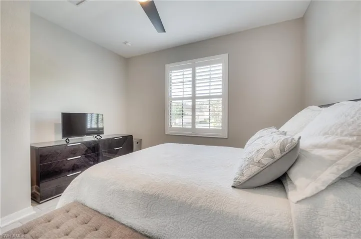 9272  Shadow Oak  LN, Naples, FL 34120