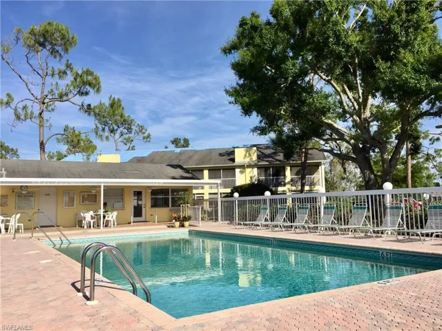 2648 Kings Lake Blvd 6-201, Naples, Florida 34112