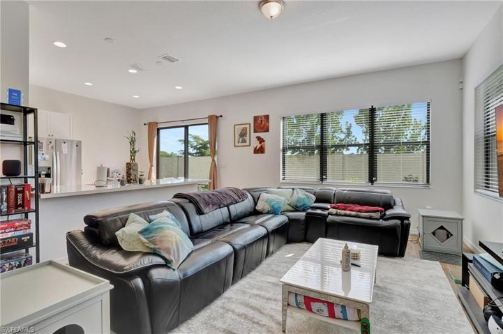 9041 Madrid CIR, NAPLES FL 34104