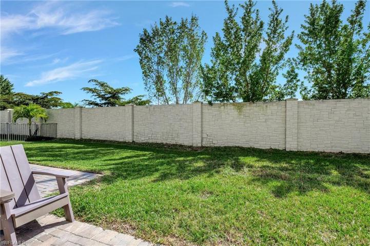 9041 Madrid CIR, NAPLES FL 34104