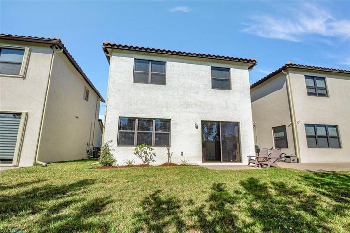9041 Madrid CIR, NAPLES FL 34104