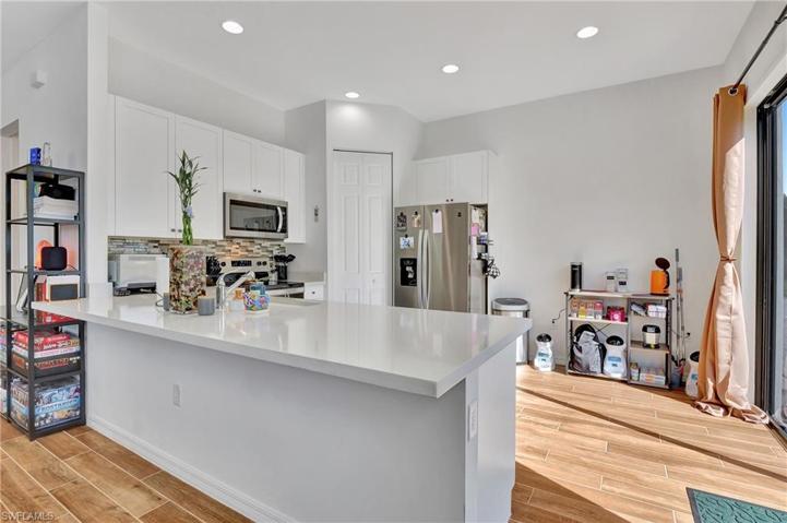 9041 Madrid CIR, NAPLES FL 34104