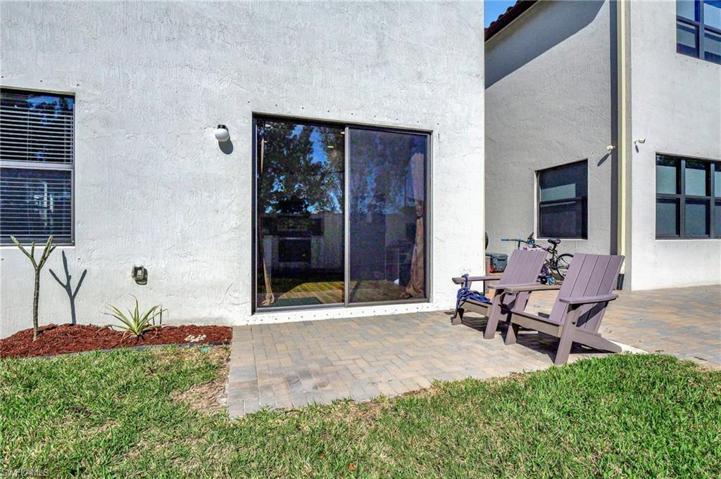 9041 Madrid CIR, NAPLES FL 34104