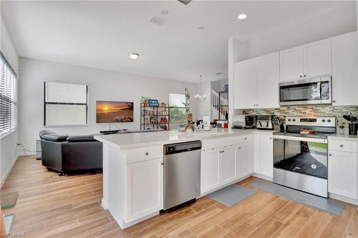 9041 Madrid CIR, NAPLES FL 34104