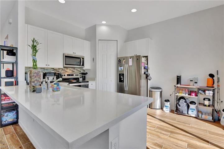 9041 Madrid CIR, NAPLES FL 34104