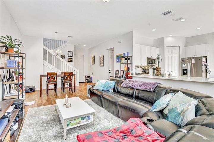 9041 Madrid CIR, NAPLES FL 34104