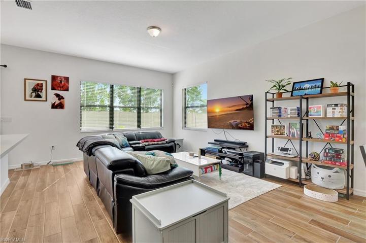 9041 Madrid CIR, NAPLES FL 34104