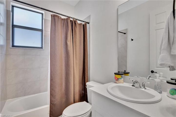 9041 Madrid CIR, NAPLES FL 34104