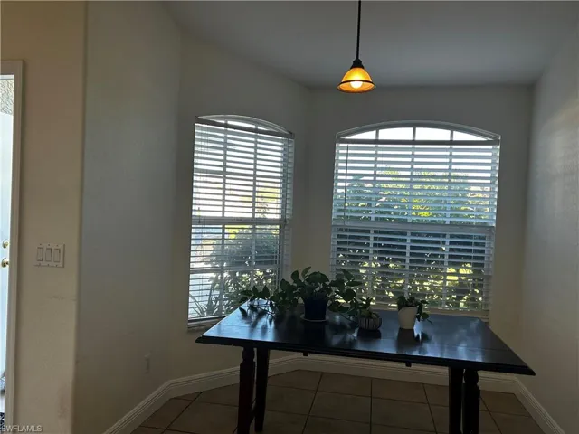 Dinette 1218 Side