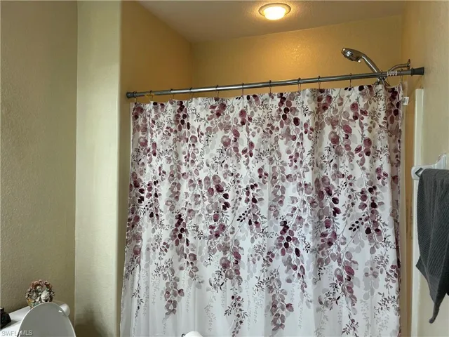 Master bath 1220 side