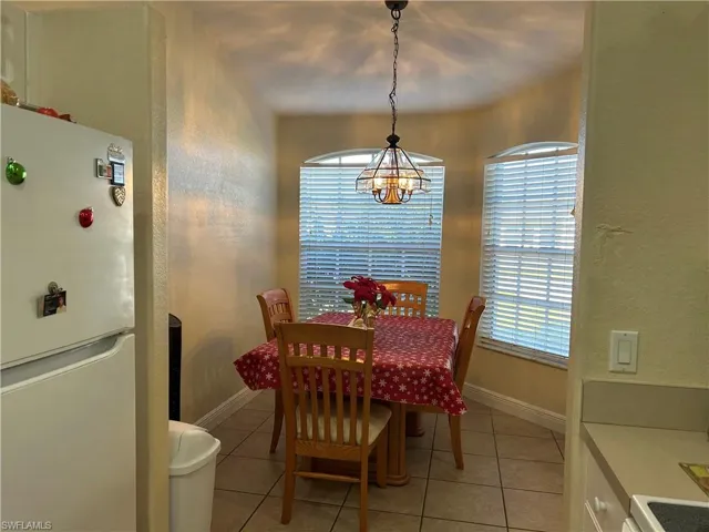 Dinette 1220 side