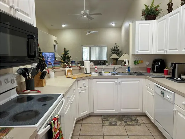 Kitchen 1220 side