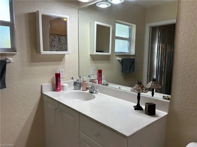 Master bath 1220 side