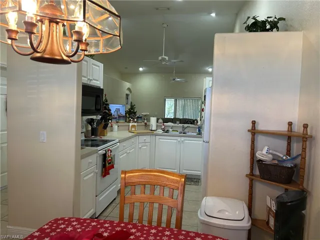 Kitchen 1220 side