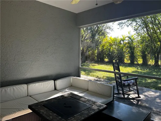 Large Screened Lanai 1218 Side