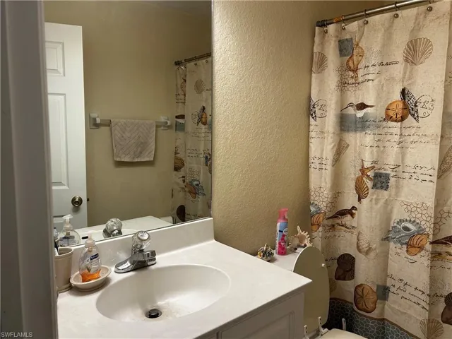 Guest bath 1220 side