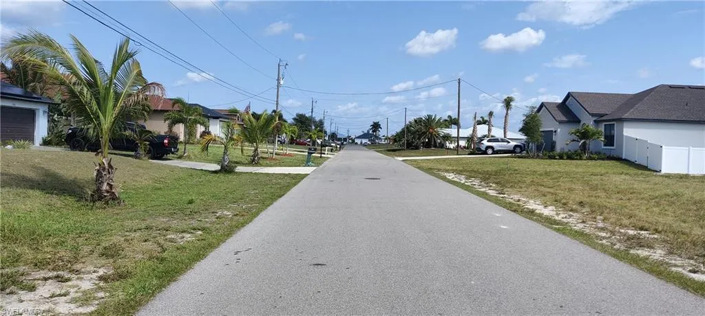 142 SW 33rd AVE, CAPE CORAL FL 33991