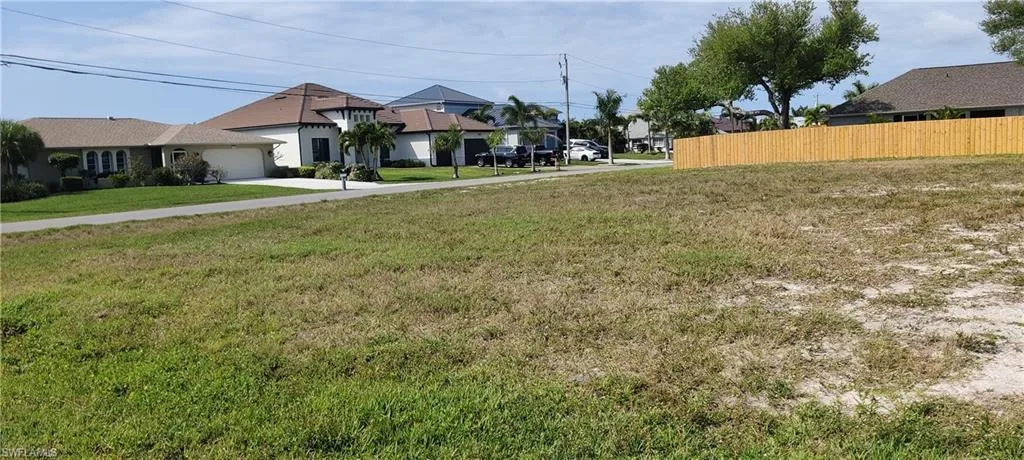 142 SW 33rd AVE, CAPE CORAL FL 33991