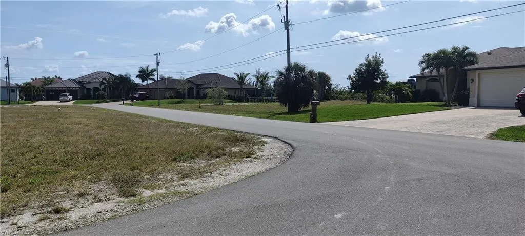 142 SW 33rd AVE, CAPE CORAL FL 33991