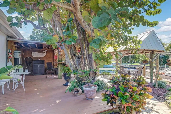 DECK LEADS TO TIKI HUT