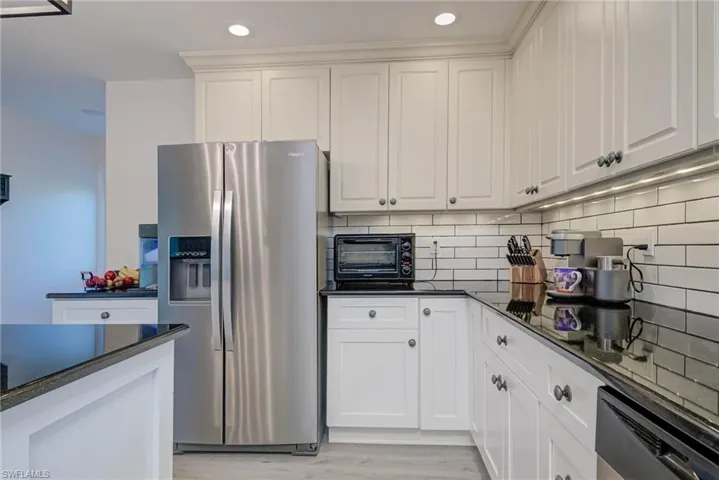 CROWN MOLDING