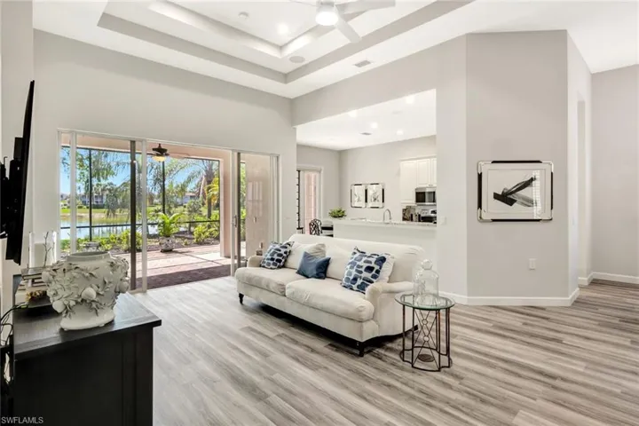 Grand, Airy Feeling Living Room