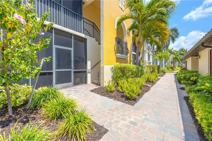 9517 Avellino Way 2215, Naples, Florida 34113