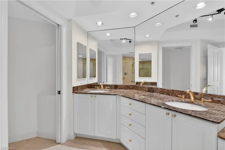 1060  Borghese  LN, Naples, FL 34114